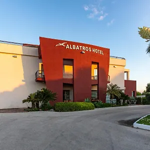 Albatros **** Syracuse